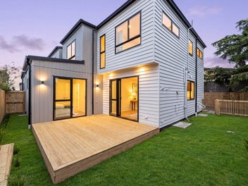 Spacious 5-Bedroom Family Home!