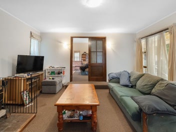 Calm, Green and Convenient in Glen Eden