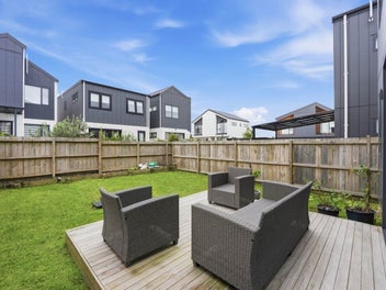 Must Sell! Near-New Standalone Family Home
