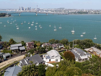 Sweeping Harbour Views with Flexible Living