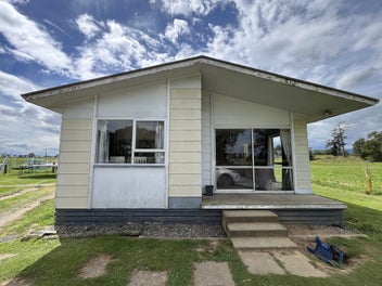 PRICE INCLUDES HOUSE + SHIFT* Renovator's Dream