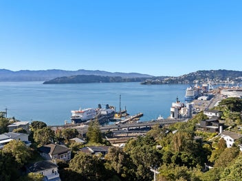 EASY LIVING - SPECTACULAR OUTLOOK!