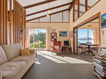 EASY LIVING - SPECTACULAR OUTLOOK!