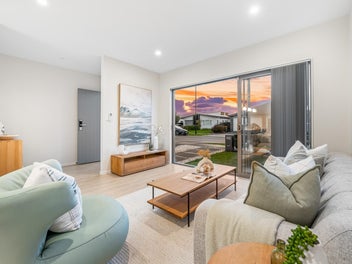 High Ceilings, Extra Ensuite, Ready to Go