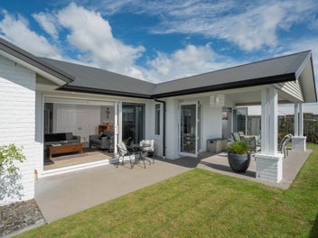 Single Level Brick Beauty - Bring the Motor Home