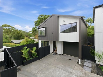 COASTAL & CONTEMPORARY CAMPBELLS BAY