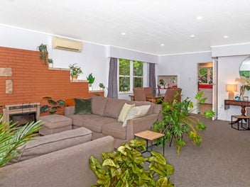 Gorgeous Grundy Gem!