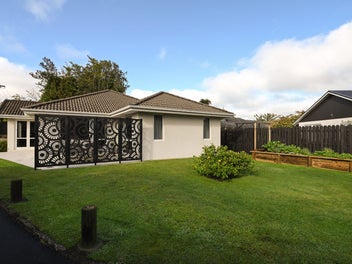 Private & Sunny Family Living in a Prime Location