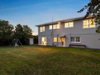 Charming & Modern | Massive Backyard