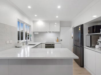 Charming & Modern | Massive Backyard