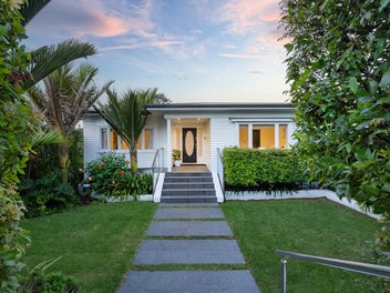 Westmere Masterpiece – Space, Sun & Views