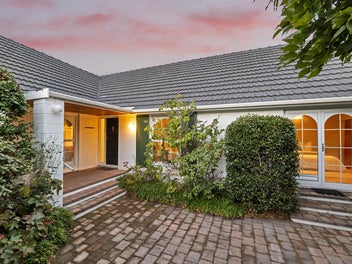 Maurice Carter Excellence in Burnside!