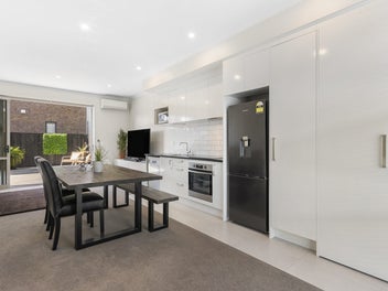 Freehold. 2 Heat Pumps. Walk to the Ferry.