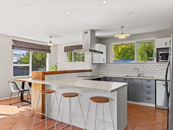 Bute-e-ful Living with Bonus Space!