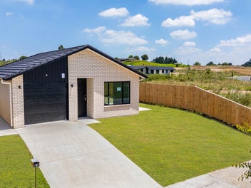 HOME AND LAND PACKAGE ON 527 SQM MOL SECTION!