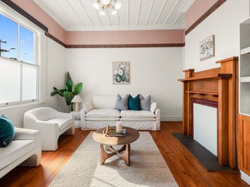 VINTAGE APPEAL WITH EXTRAS