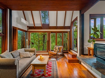 Architectural Titirangi Retreat