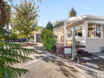 Immaculate, Sunny Family Home in the Zone