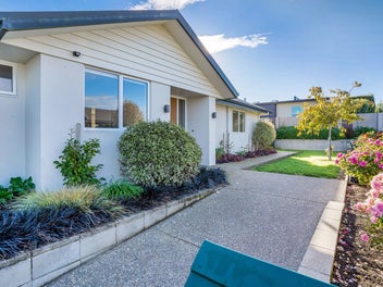 Stunning home – Northview location