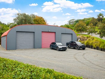 Triple-income lifestyle – Matakana Village