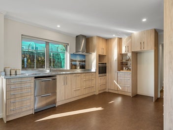 Sun, Views & Easy Living in Atawhai