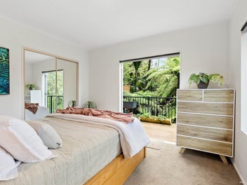 Renovated Oratia Retreat with Privacy