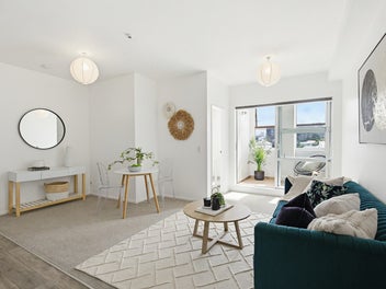 Smart, Sunny and Superbly Located