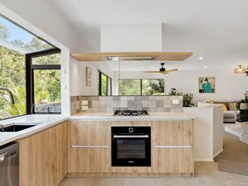 Renovated Oratia Retreat with Privacy