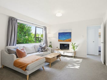 Adorable & Affordable City Fringe Cutie!