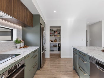 2x MASTER SUITES, 4 BED, 3 BATH!