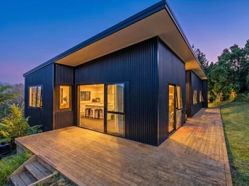 Family Living with Views and a Leafy Outlook