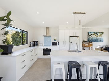 Family Living with Views and a Leafy Outlook