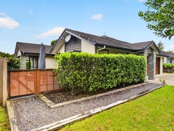 Low Maintenance in Karaka Harbourside