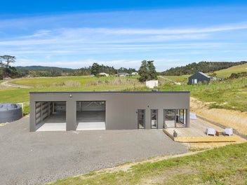 Liveable Shed + Land