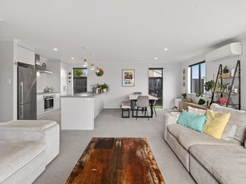 Effortless Modern Living in Sought after Papamoa