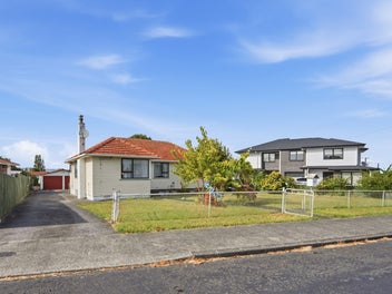 784m² Freehold with Potential