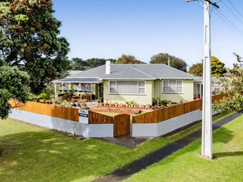 Space, comfort, and location - ideal family living