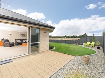 Generous living, scenic outlook