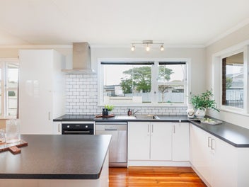 Versatile living with modern comforts plus studio