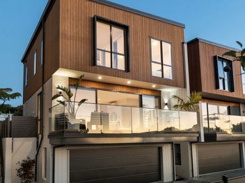 Standalone Luxury Beside Mt Eden Village – DGZ