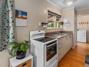 What a Cracker - Classic 60s Charm