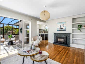 Solid Brick Living–Hill Park School Zone!