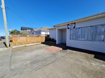 Image 1 of 7