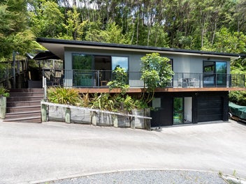 Price Reduced – Paihia Lock & Leave