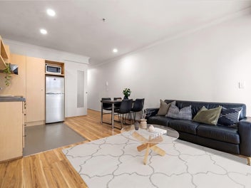 Must Be Sold – Vendor Relocating