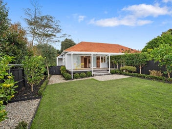 Sunny, elevated 1940s classic with modern comforts