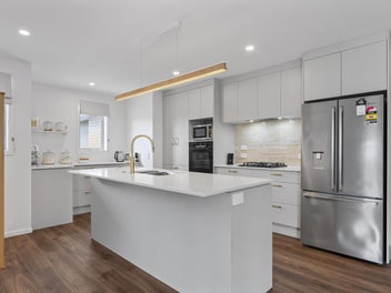 Sun-Filled Living Meets Effortless Modern Comfort