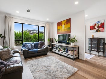 FAMILY HOME AND GRANNY FLAT, ONLY 5 YEARS OLD!