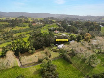 Scenic Serenity | Pristine 3-in-1 Oratia Sanctuary