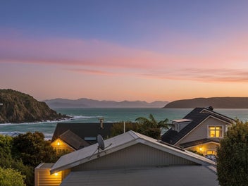 Home by the Beach: Discover Your Bay Retreat